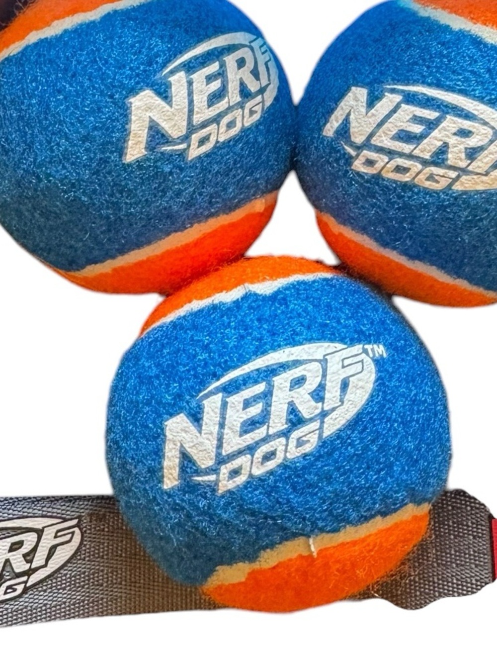 Nerf Dog Tennis Ball Launcher with 3 Balls and Strap - Picture 4 of 6